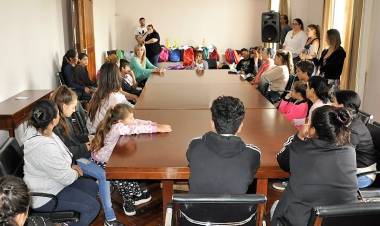 La Jefatura de Gabinete entregó útiles escolares