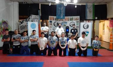 Alumnos de la Escuela Municipal de Kick Boxing  rindieron examen  