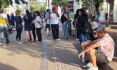 LA ABSURDA MARCHA DE LOS QUE PERDIERON LA BRÚJULA