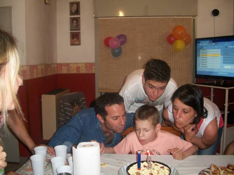 La familia de Valentín Domínguez perdió todo en su vivienda tras un devastador incendio 