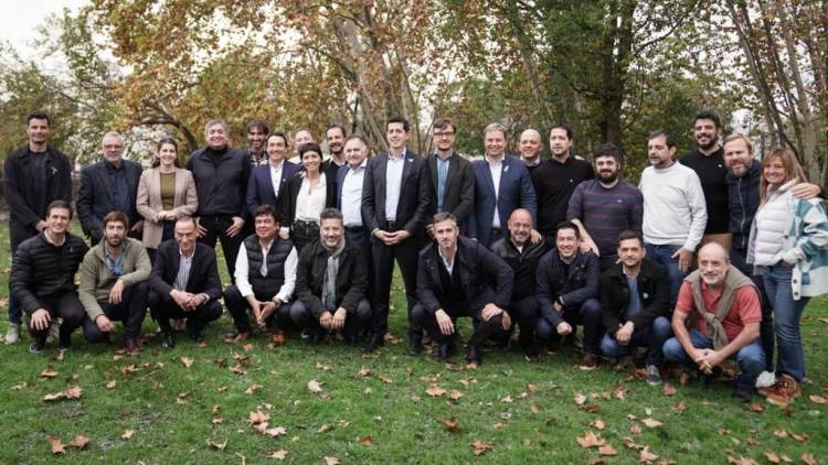 Arrieta acompañó a intendentes para ultimar detalles del acto del 25 de Mayo