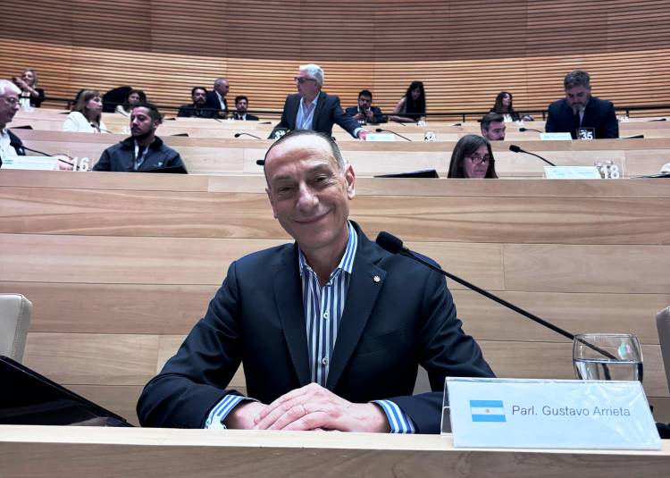 Gustavo Arrieta y otros diputados Parlasur de UXP redactaron un duro documento contra Milei