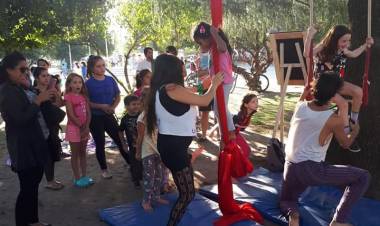 La "Feria de Mujeres" albergó  a dos mil personas