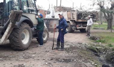 Tareas de recomposición vial en barrios y localidades