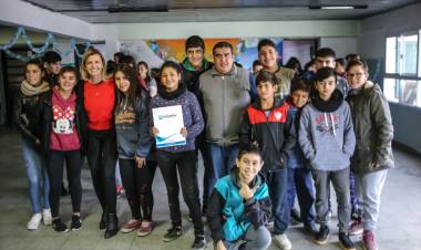 Marisa Fassi celebró el Día de la Independencia en la Escuela de Educación Secundaria Nº 4 del barrio Libertad