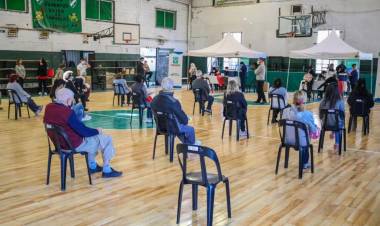 Continúan los operativos de vacunación