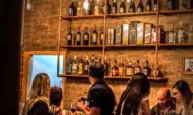 Nuevo horario para gastronómicos y bares