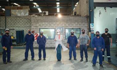 Marisa Fassi visitó la empresa Heil Trailer Argentina