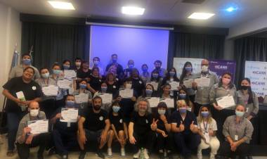 Comenzó a dictarse un taller de lengua de señas para trabajadores y trabajadoras de la Salud