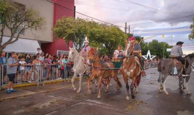 Cañuelas cerró sus festejos por los 201 años con un desfile criollo