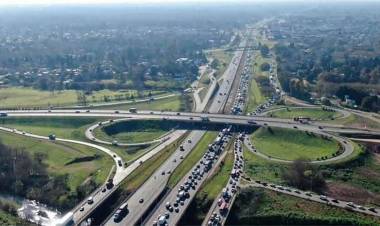 Negociado para los amigos: El Gobierno lanza licitación pública para privatizar nuevos tramos de autopistas y rutas nacionales