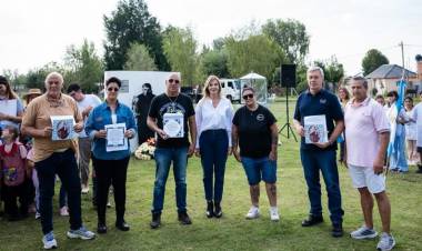 Homenaje a la Gesta de Malvinas en la plaza 9 de Julio en El Taladro