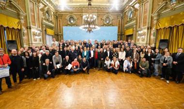  Intendentes se reunieron con Kicillof y Kreplak para repudiar el ajuste de Milei en salud