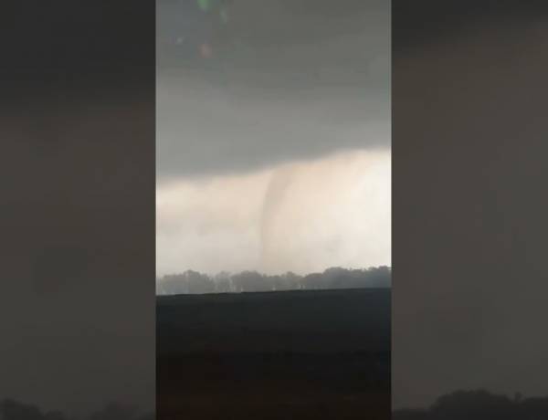 Un violento tornado azotó a Las Flores