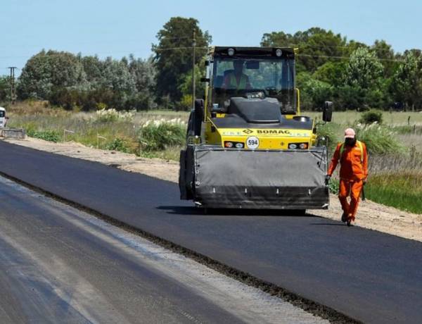 LA PROVINCIA RETOMA LA OBRA DE REPAVIMENTACIÓN DE LA RUTA 205