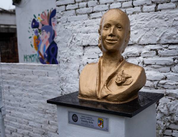 Emplazaron un busto de Evita en "Volveré"