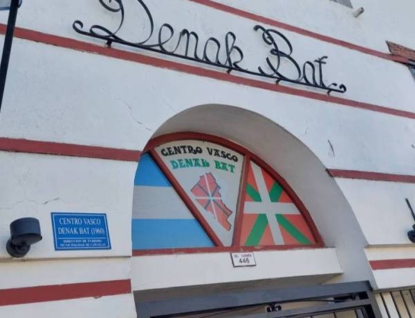El Centro Vasco Denak Bat ofrece "Arroz con Calamares" para el fin de semana