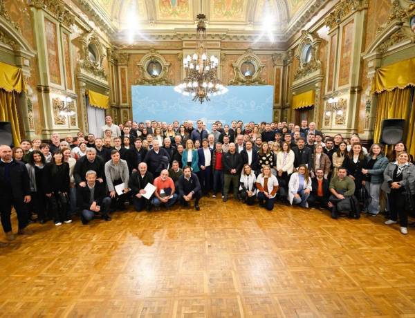  Intendentes se reunieron con Kicillof y Kreplak para repudiar el ajuste de Milei en salud