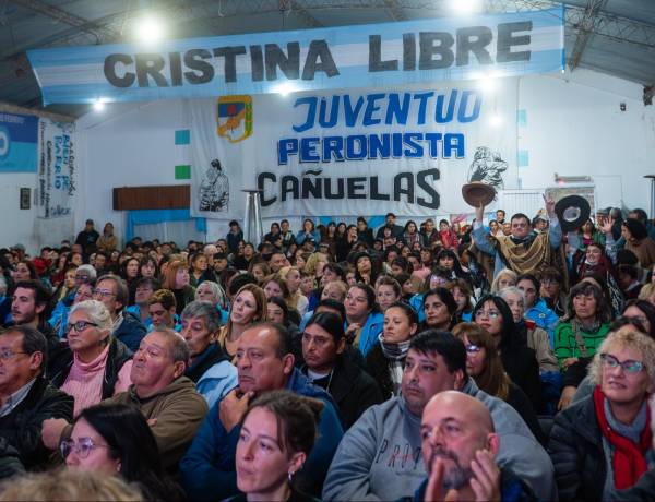 Instituto Patria desembarcó en Cañuelas con la consigna “Cristina Libre”