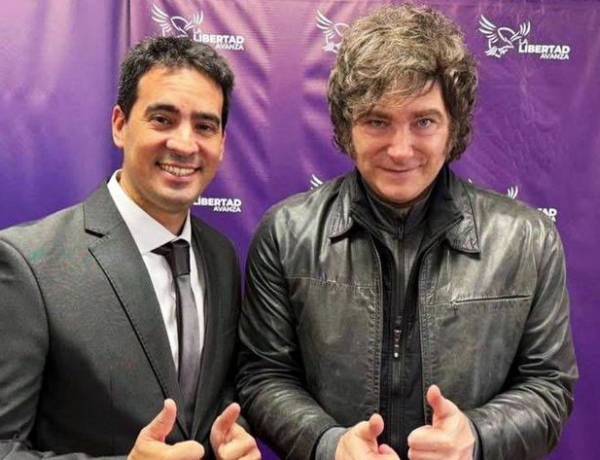 EL NUEVO VOCERO PRESIDENCIAL ENCABEZABA UNA FUNDACIÓN ACUSADA DE PAGAR SOBRESUELDOS A FUNCIONARIOS COMO MANUEL ADORNI