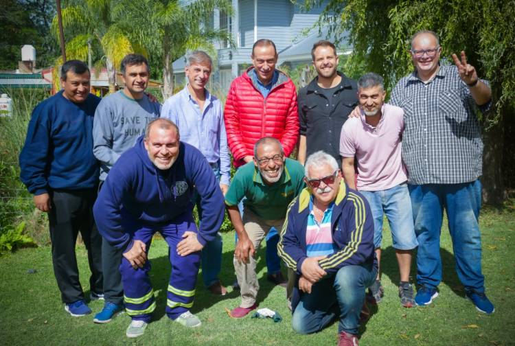 Gustavo Arrieta visitó instituciones de Uribelarrea