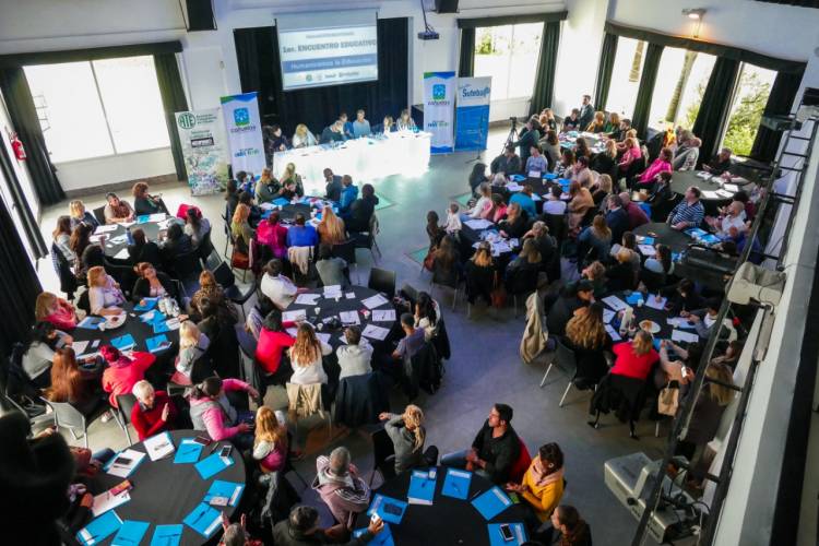 Nutrida concurrencia en el primer "Encuentro Educativo de Cañuelas"