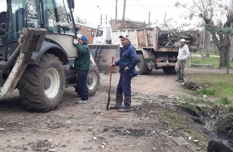 Tareas de recomposición vial en barrios y localidades