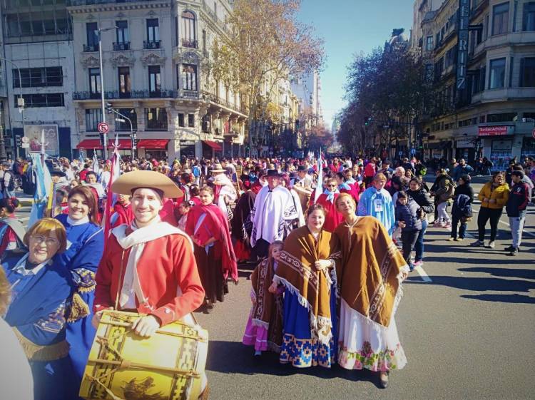 Ballets de Cañuelas en la Avenida de Mayo