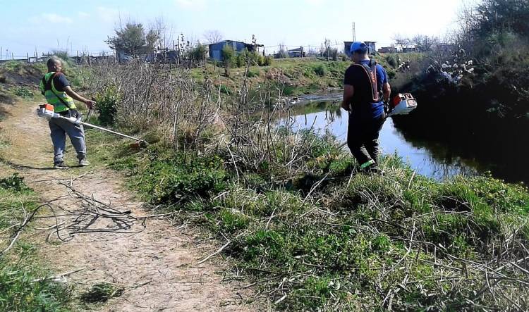 Operativo de Defensa Civil en zona inundable de Máximo Paz