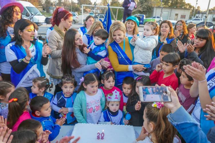 Marisa en la celebración por los 20 años del jardín maternal municipal "Caminito de Colores"
