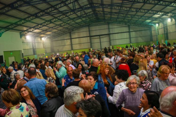 Más de 1200 abuelos en la celebración comunitaria del Día del Jubilado