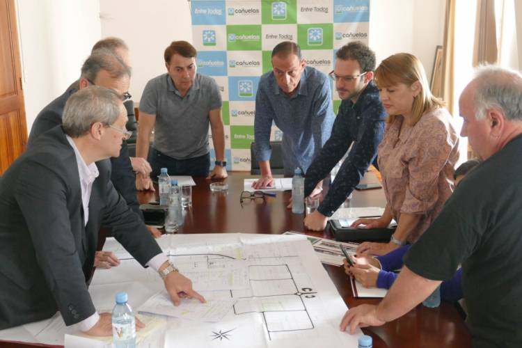 Reunión con Edesur por suministro industrial y obras en el distrito