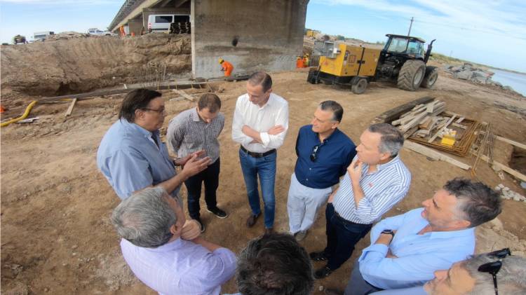 Arrieta supervisó desde el territorio la habilitación del puente sobre el Río Salado
