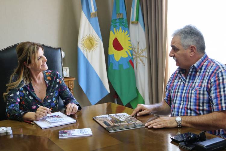 Fassi reunida con el titular de Fesimubo