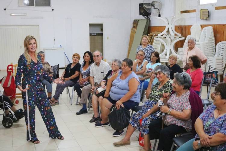 Nueva entrega de alimentos a jubilados