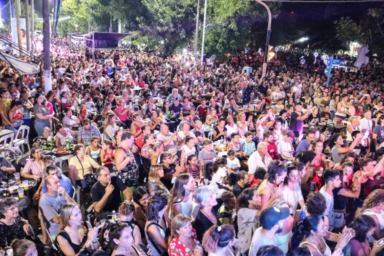 Multitudinario cierre del 198° aniversario de Cañuelas