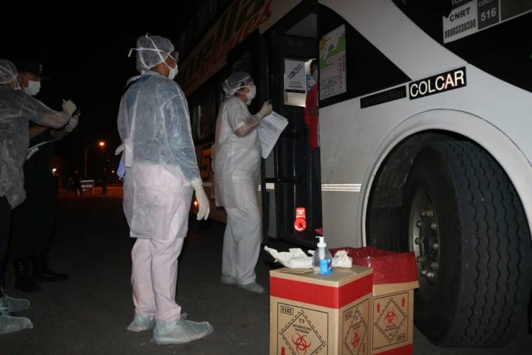 Extreman medidas de prevención ante un micro proveniente de Brasil