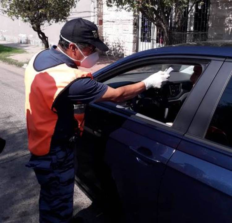 COVID-19: Suman control de temperatura a los controles viales