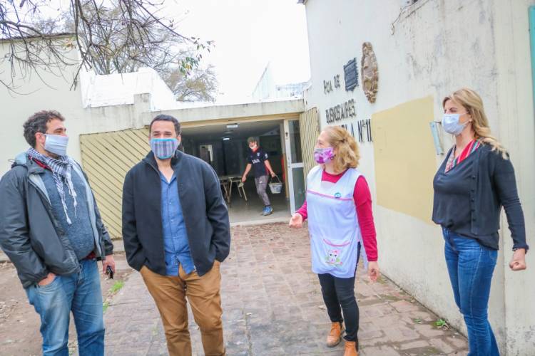 La intendenta recorrió la Escuela N° 11 y observó sus mejoras