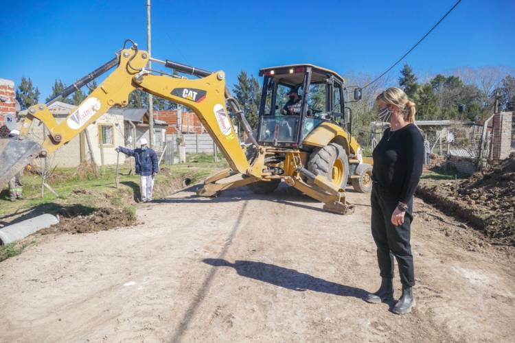 La intendenta recorrió obras de mejoramientos en barrios de Cañuelas