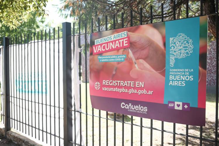 En la primera semana, se vacunaron casi mil personas en la Escuela Técnica