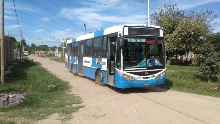 Comienza a funcionar una línea interna de la empresa San Vicente en el barrio Praderas de Máximo Paz
