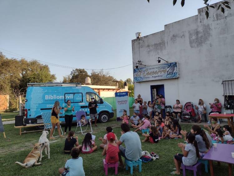 Bibliomóvil: continúan las actividades culturales en barrios y localidades