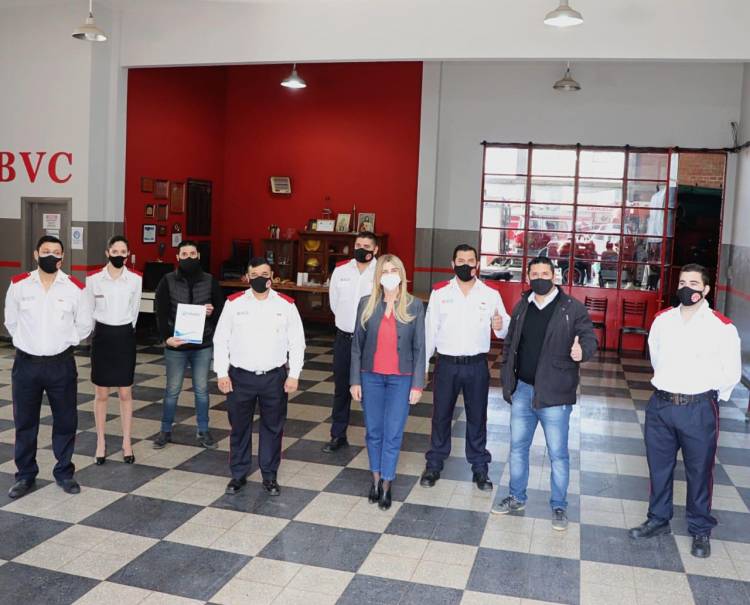 Entrega de  subsidio de 2 millones para la compra de un autobomba a los Bomberos