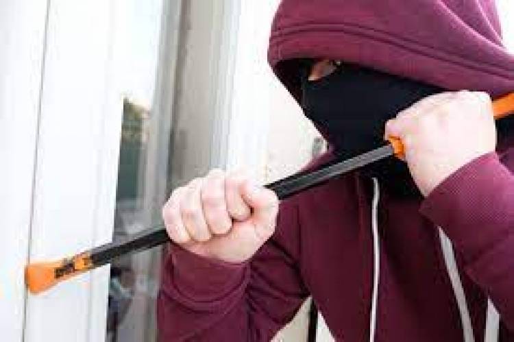 Dejaron la casa sola un rato y ladrones les robaron 800.000 pesos