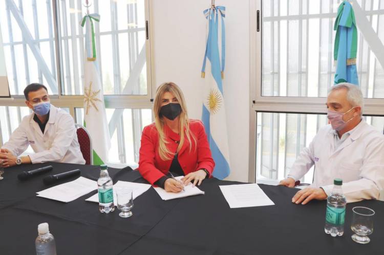 Marisa Fassi firmó el convenio definitivo de constitución del Hospital Néstor Kirchner SAMIC