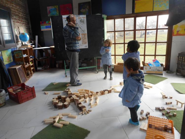 El proyecto educativo Los Tilos hace su presentación en el Primero de Mayo
