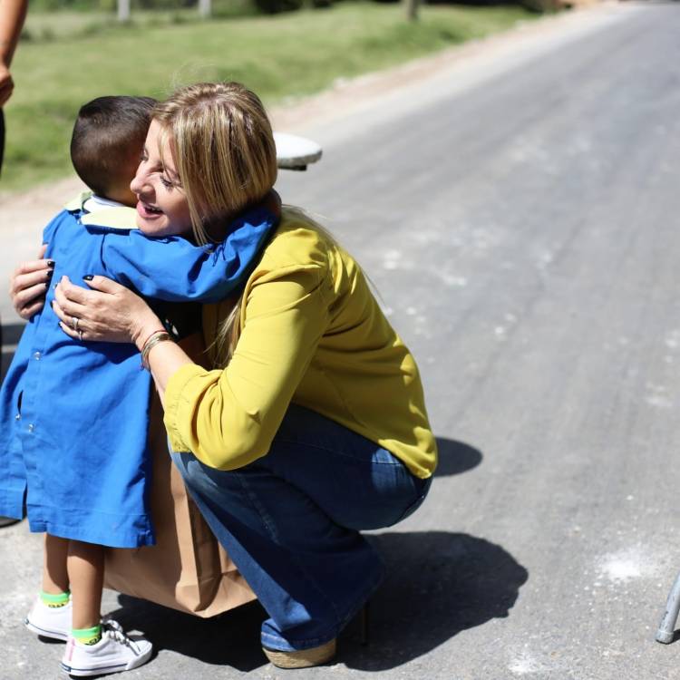 Histórica inauguración del asfalto en Santa Anita
