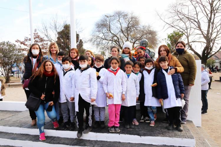 Más de 1.300 estudiantes hicieron su promesa de fidelidad a la Bandera