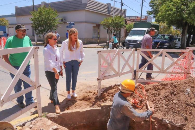 El gobierno dio inicio a importantes obras  de bacheo, agua y cloacas